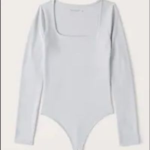 ABERCROMBIE LIGHT BLUE SQUARE NECK BODYSUIT